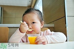 寶寶咳嗽能吃果凍嗎？寶寶多大可以吃果凍？