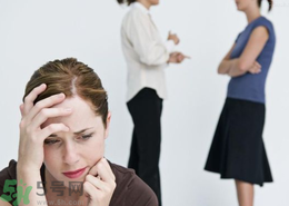 社交恐懼癥的原因及表現(xiàn)？如何治療社交恐懼癥？