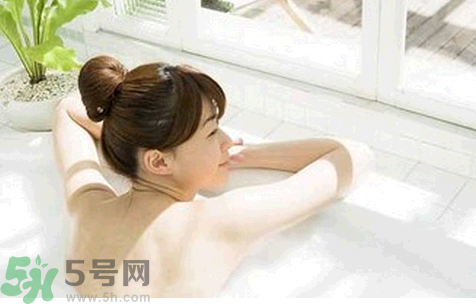 剖腹產(chǎn)后多久可以洗澡？剖腹產(chǎn)后洗澡正確的洗澡方法及注意事項(xiàng)