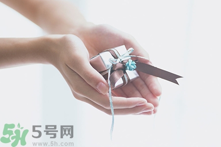 七夕和老婆怎么過(guò)？七夕送老婆什么禮物？