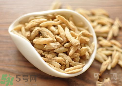 秋天嘴唇干燥怎么辦？秋天嘴唇干燥吃什么？