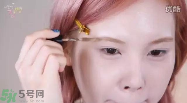 戴眼鏡怎么化妝？眼鏡妝怎么畫