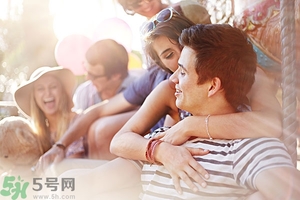 女生喜歡成熟的男生嗎？女生喜歡成熟穩(wěn)重的類型嗎？
