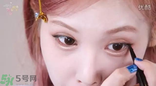 戴眼鏡怎么化妝？眼鏡妝怎么畫