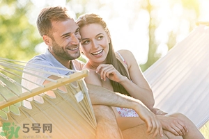 女生喜歡成熟的男生嗎？女生喜歡成熟穩(wěn)重的類型嗎？