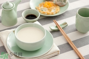 豆奶粉結(jié)塊還能喝嗎？豆奶粉分層還能喝嗎？