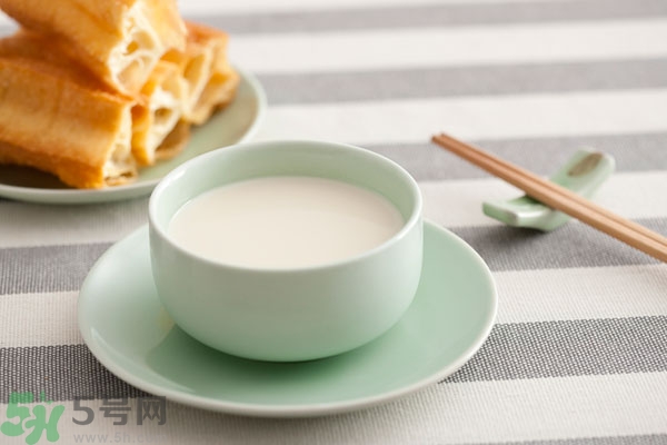 豆奶粉結(jié)塊還能喝嗎？豆奶粉分層還能喝嗎？