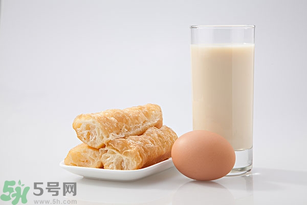 豆奶粉結(jié)塊還能喝嗎？豆奶粉分層還能喝嗎？
