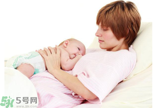 剖腹產(chǎn)后多久來(lái)月經(jīng)？剖腹產(chǎn)后月經(jīng)不調(diào)的表現(xiàn)？