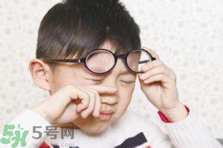 近視眼的發(fā)病因素？近視眼的并發(fā)癥有哪些？