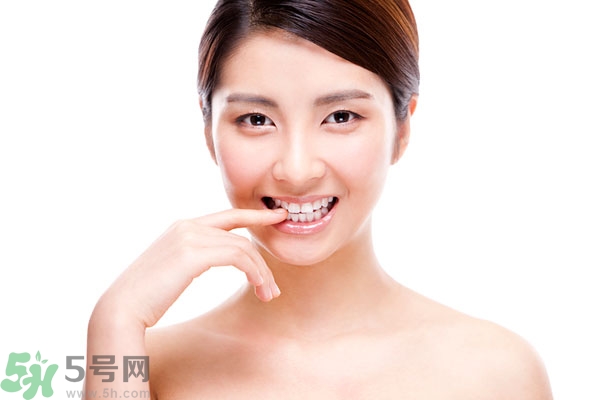 寶寶為什么喜歡咬指甲？寶寶咬指甲是怎么回事？