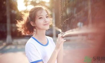 13歲女生平胸怎么辦？13歲女生平胸正常嗎？