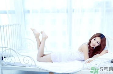 初一女孩能穿情趣內(nèi)衣嗎？初中女生應(yīng)該穿什么內(nèi)衣？