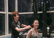 女生去健身房怎么穿衣服？女生去健身房穿什么鞋？
