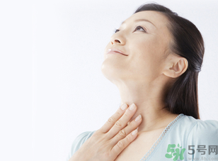 秋季嗓子干癢咳嗽是怎回事？秋季嗓子干癢咳嗽怎么辦？