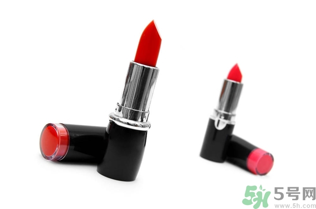 皮膚黑涂什么顏色口紅好看？皮膚白涂什么顏色的口紅？
