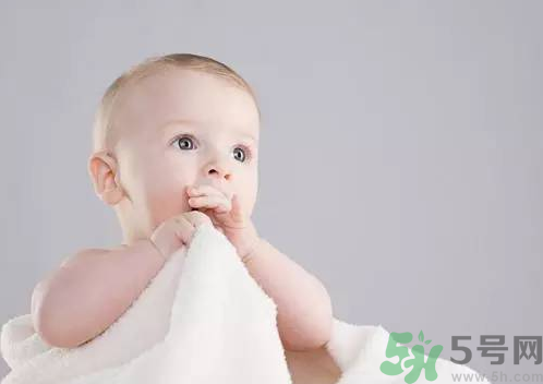 秋季嬰兒要每天洗澡嗎？秋季給嬰兒洗澡的正確步驟