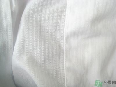 衣服長黑點怎么洗掉？衣服上長霉點怎么去除？
