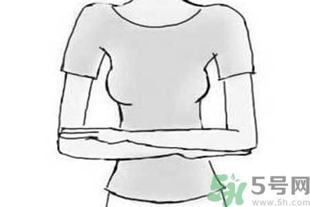 胸部一大一小怎么辦？乳房一大一小的原因是什么？