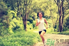 豐胸運(yùn)動有什么？哪些運(yùn)動可以豐胸？