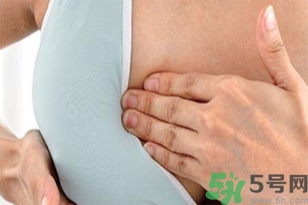 乳房上有硬塊怎么辦？乳房有硬塊的病因是什么？