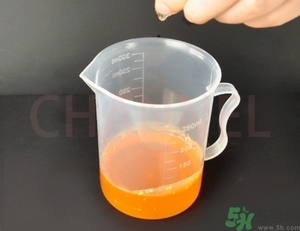潤(rùn)唇膏怎么做？潤(rùn)唇膏自制方法