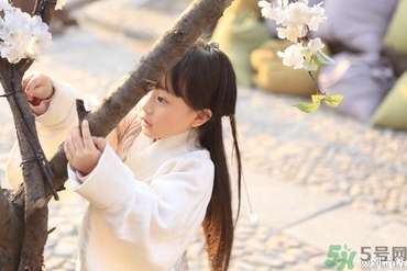 11歲女孩胸部發(fā)育正常嗎？11歲女生的標(biāo)準(zhǔn)胸圍是多少？