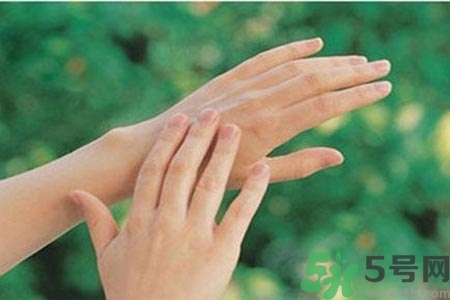?手指關節(jié)疼痛的危害？如何緩解手指關節(jié)疼痛？