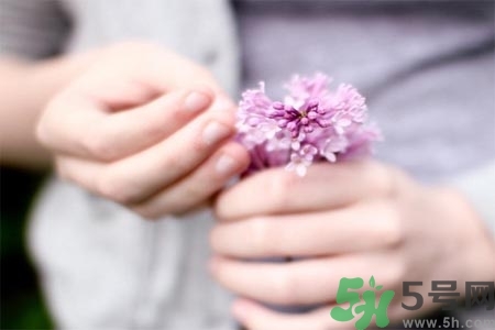 ?手指關節(jié)疼痛的危害？如何緩解手指關節(jié)疼痛？