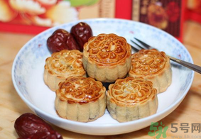 月餅吃多了會(huì)怎么樣？哪些人不宜吃月餅？