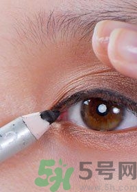 眼線怎么畫好看圖解？單眼皮怎么畫眼線好看？