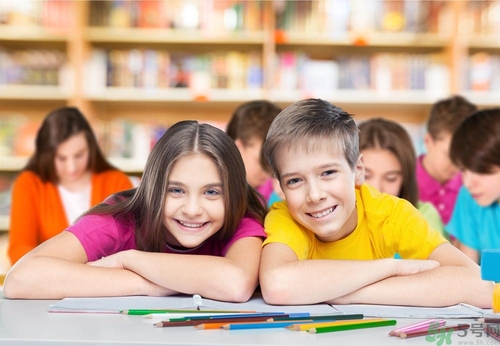 怎么讓女孩子喜歡自己？怎么讓男孩子喜歡自己？