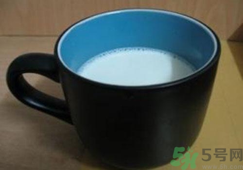 喝純牛奶會(huì)上火嗎？喝純牛奶有什么壞處？