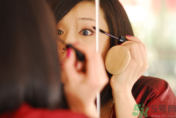 眼影可以當(dāng)眉粉用嗎？眼影可以當(dāng)鼻影用嗎？