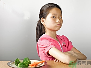 寶寶挑食不愛吃飯?jiān)趺崔k？寶寶挑食怎么辦？