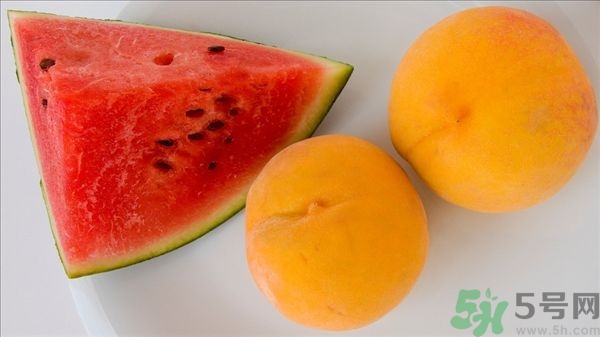 凍成冰的西瓜能吃嗎？吃西瓜拉肚子是怎么回事？