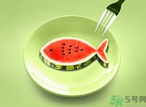 凍成冰的西瓜能吃嗎？吃西瓜拉肚子是怎么回事？