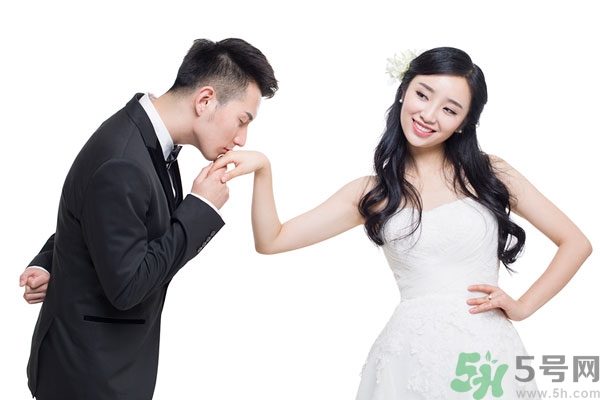 第一次接吻怎么接？和男生接吻沒感覺怎么辦？