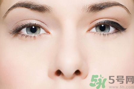 鼻子兩側(cè)長痘的原因是什么？如何去除鼻子兩側(cè)的痘？
