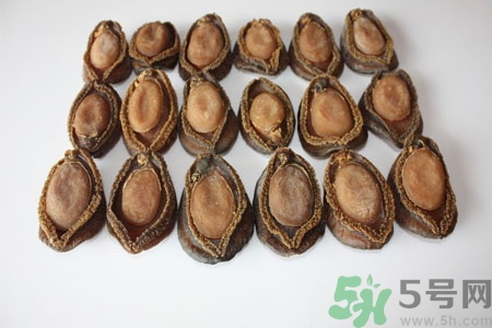鮑魚的營養(yǎng)價(jià)值有哪些？鮑魚的藥用價(jià)值是什么？