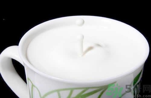 鈣片能和牛奶一起吃嗎？鈣片不能和什么一起吃？
