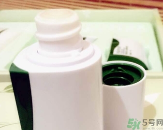 韓后茶蕊嫩白系列適合什么膚質(zhì)？韓后茶蕊baby白適合敏感肌嗎？