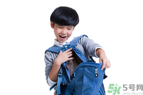 15歲男孩的標(biāo)準(zhǔn)身高應(yīng)該多高？15歲男孩的標(biāo)準(zhǔn)身高體重