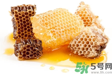 蜂蜜不能和什么一起吃？哪些人不能吃蜂蜜？