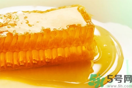 蜂蜜不能和什么一起吃？哪些人不能吃蜂蜜？