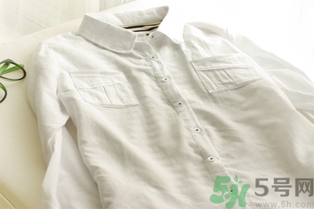 白衣服被染色怎么辦？衣服染色去除小竅門
