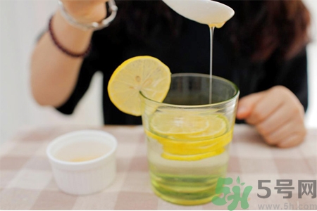 早晨空腹喝蜂蜜水好嗎？蜂蜜水什么時候喝好？