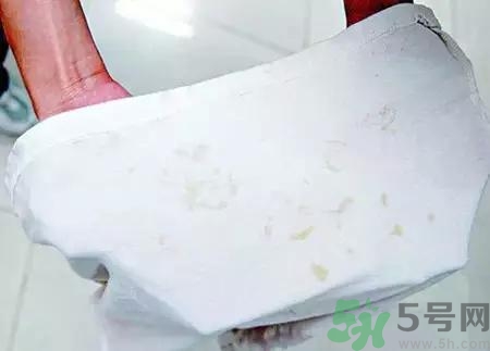 石榴水弄衣服上怎么洗？石榴汁怎么清洗？