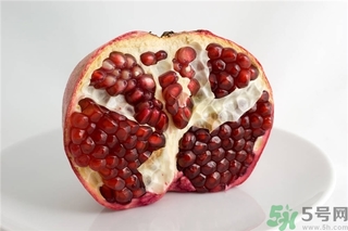 吃石榴手指發(fā)黃怎么辦？吃石榴手指變黑怎么辦？
