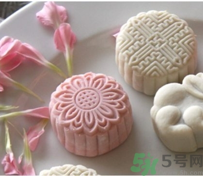 冰皮月餅和冰淇淋月餅有什么區(qū)別？冰皮月餅和冰淇淋月餅?zāi)膫€好吃？